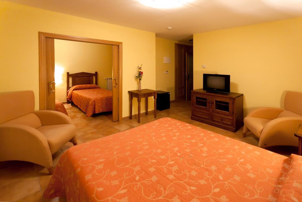 Complejo Turistico Bielsa Hotel Y Camping Стая снимка
