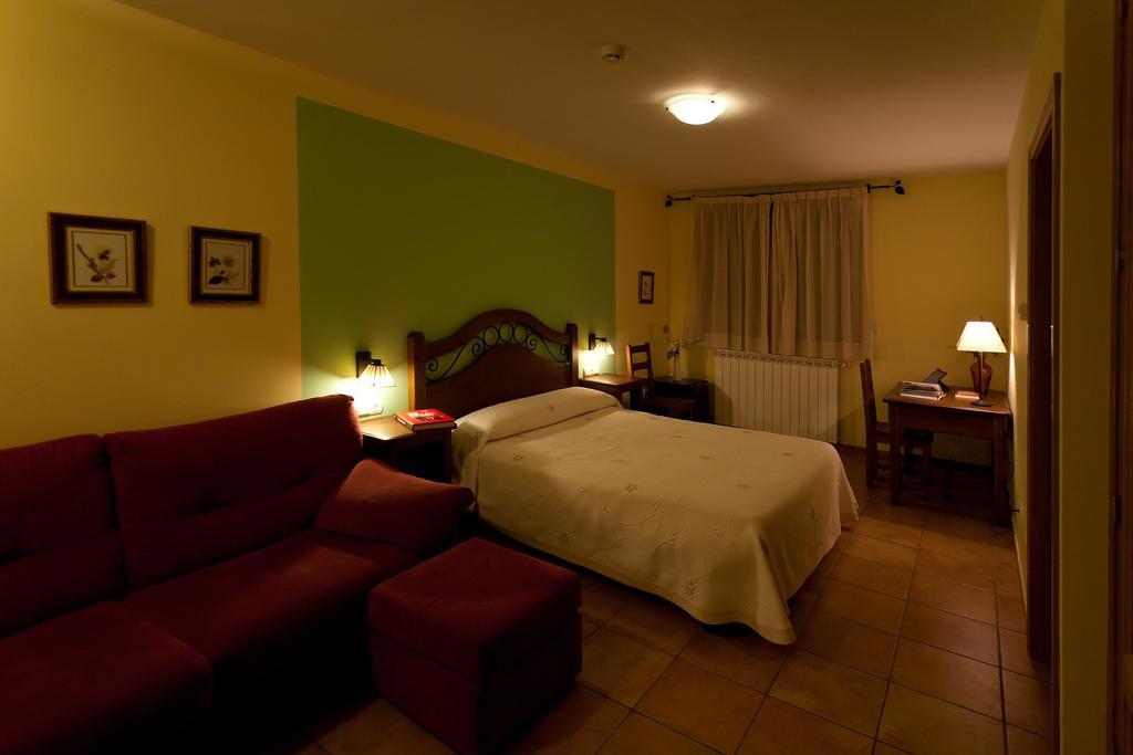 Complejo Turistico Bielsa Hotel Y Camping Стая снимка