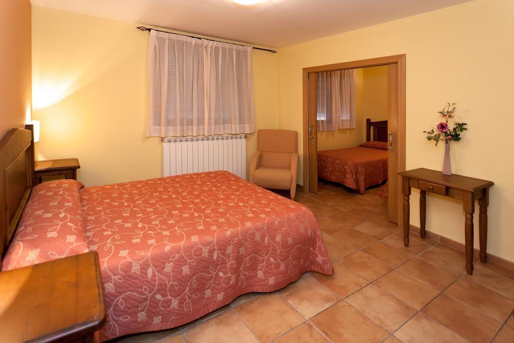 Complejo Turistico Bielsa Hotel Y Camping Стая снимка